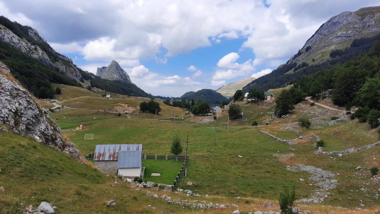 Katun Mokra Accommodation & Horseback Riding Podgorica Eksteriør billede