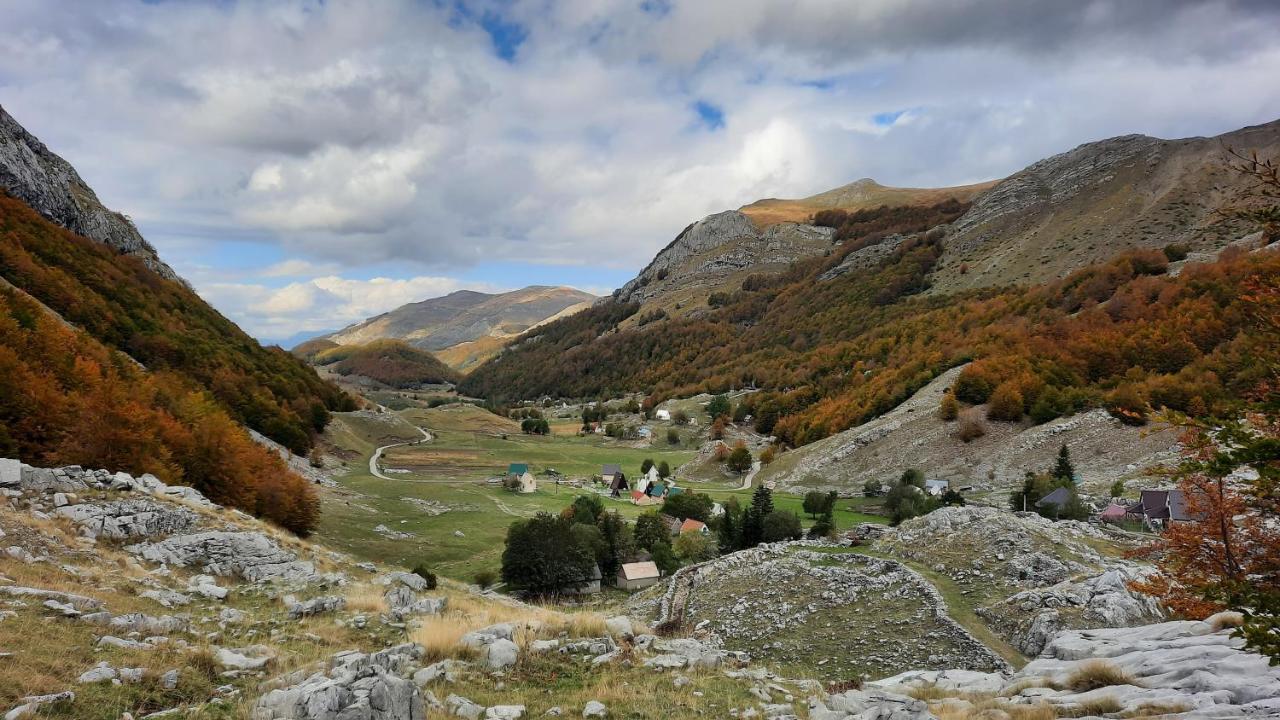 Katun Mokra Accommodation & Horseback Riding Podgorica Eksteriør billede