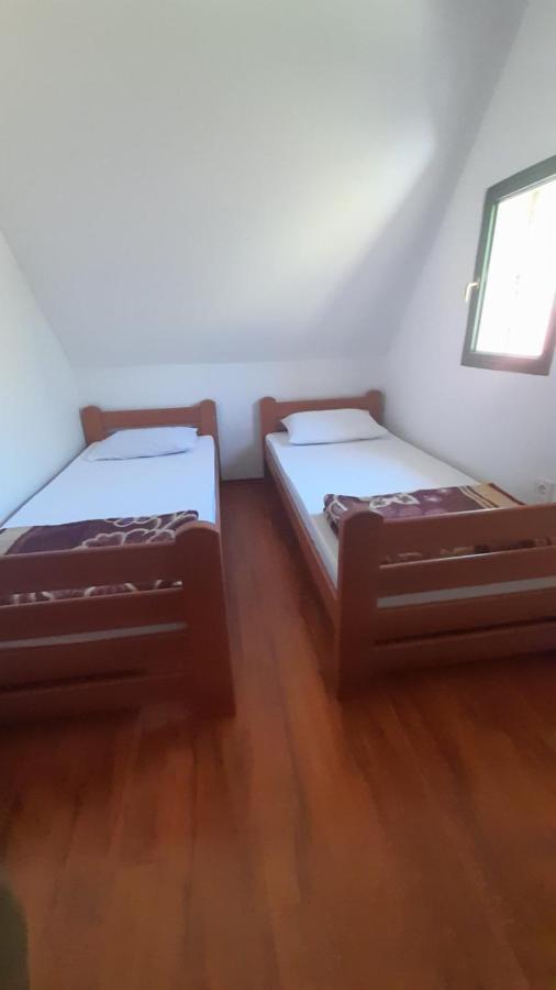 Katun Mokra Accommodation & Horseback Riding Podgorica Eksteriør billede