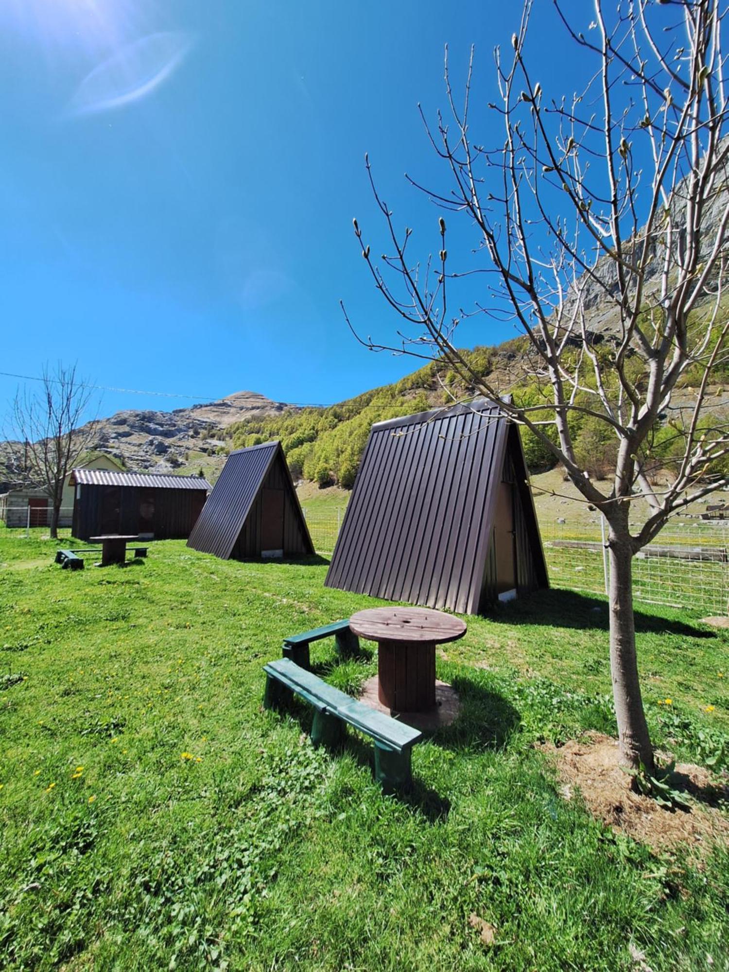 Katun Mokra Accommodation & Horseback Riding Podgorica Eksteriør billede